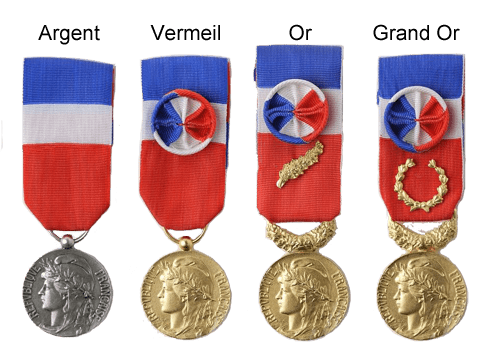 Médailles d'or, d'argent et de bronze. Première, deuxième